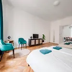 Center Premium